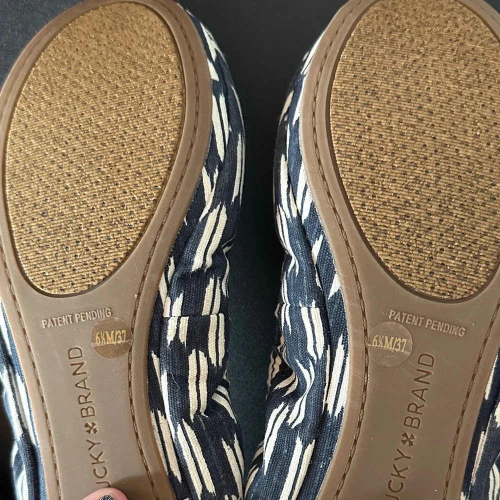 Lucky Brand Blue and White Patterned Flats - Picture 4 of 4